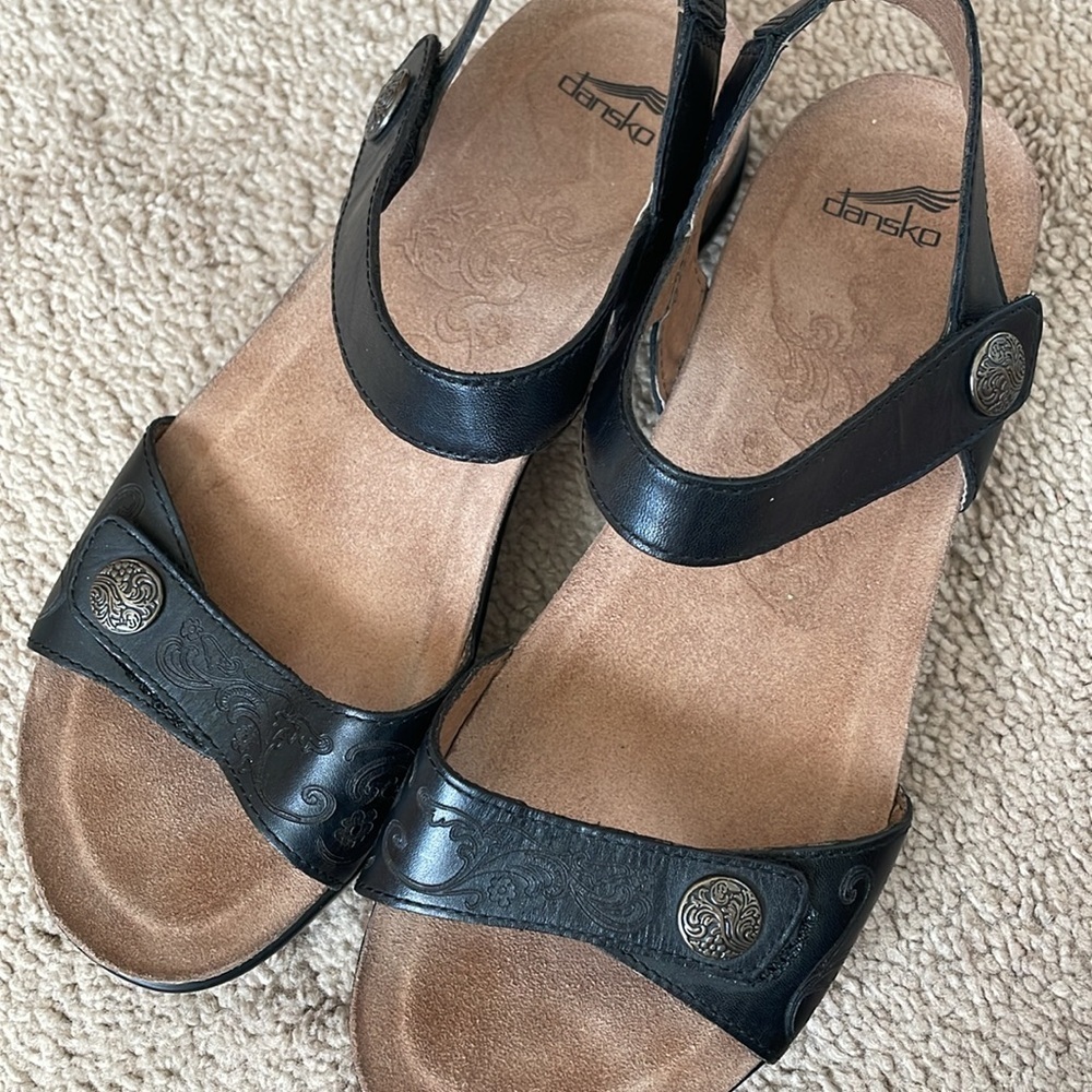 Dansko Paola Embossed Leather Flat Sandals 38 Black Comfort Shoes Women’s 8 Boho - Picture 12 of 13